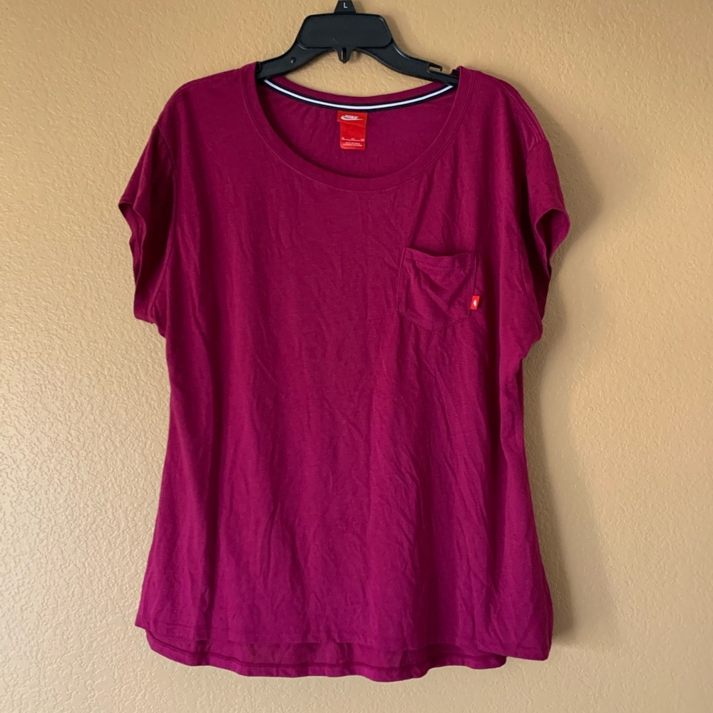 Nike Women’s T- Shirt Magenta - XL